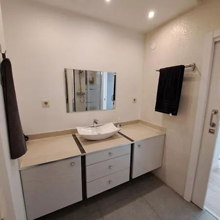 Modern 2 Bedroom Corner Unit In The Heart Of Alicante Exterior foto