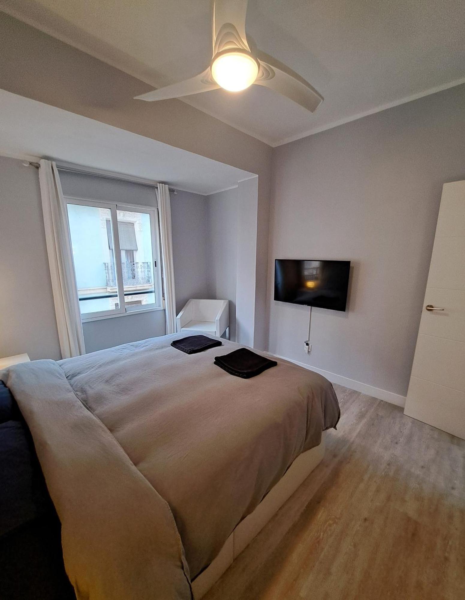 Modern 2 Bedroom Corner Unit In The Heart Of Appartement